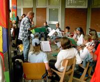 Das Aufbauorchester beim Schulfest in der Grundschule Donrath im Juni 2005