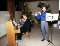 Heinz Imbusch spielt das Klavier als Flütenbegleitung